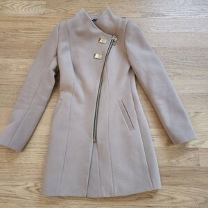 Elegant Beige Women's Coat